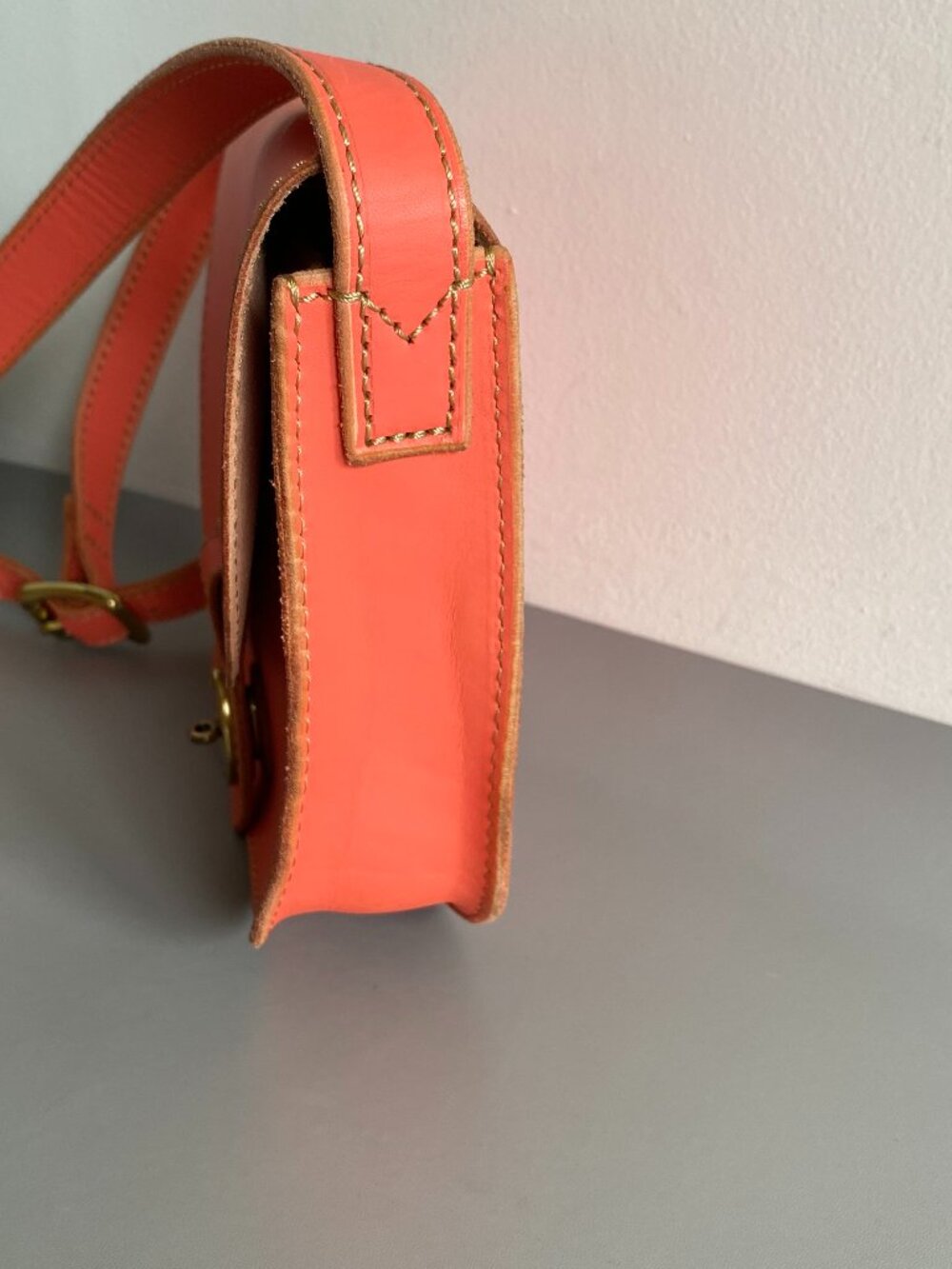 Fossil Mini Austin Leather Turn Lock Saddle Flap Crossbody Bag Coral Salmon - Picture 3 of 15